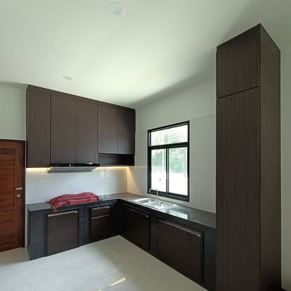 Kitchen Sink Cabinetry & Hanging Rods